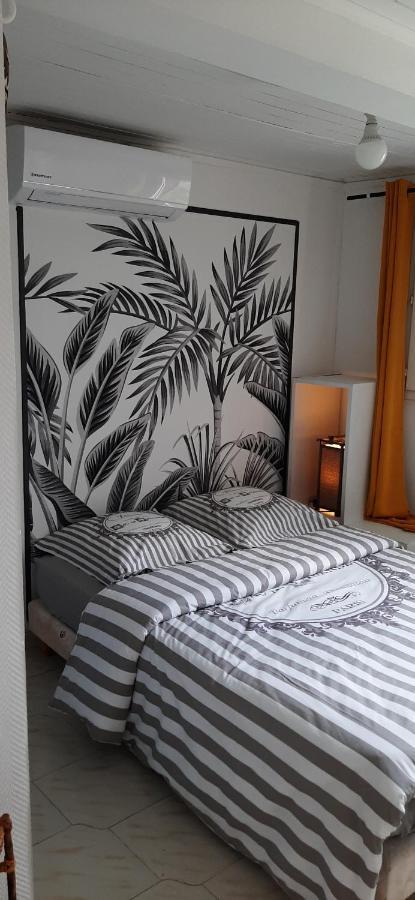 Les Anones Apartment Saint-Gilles Les Bains Exterior photo